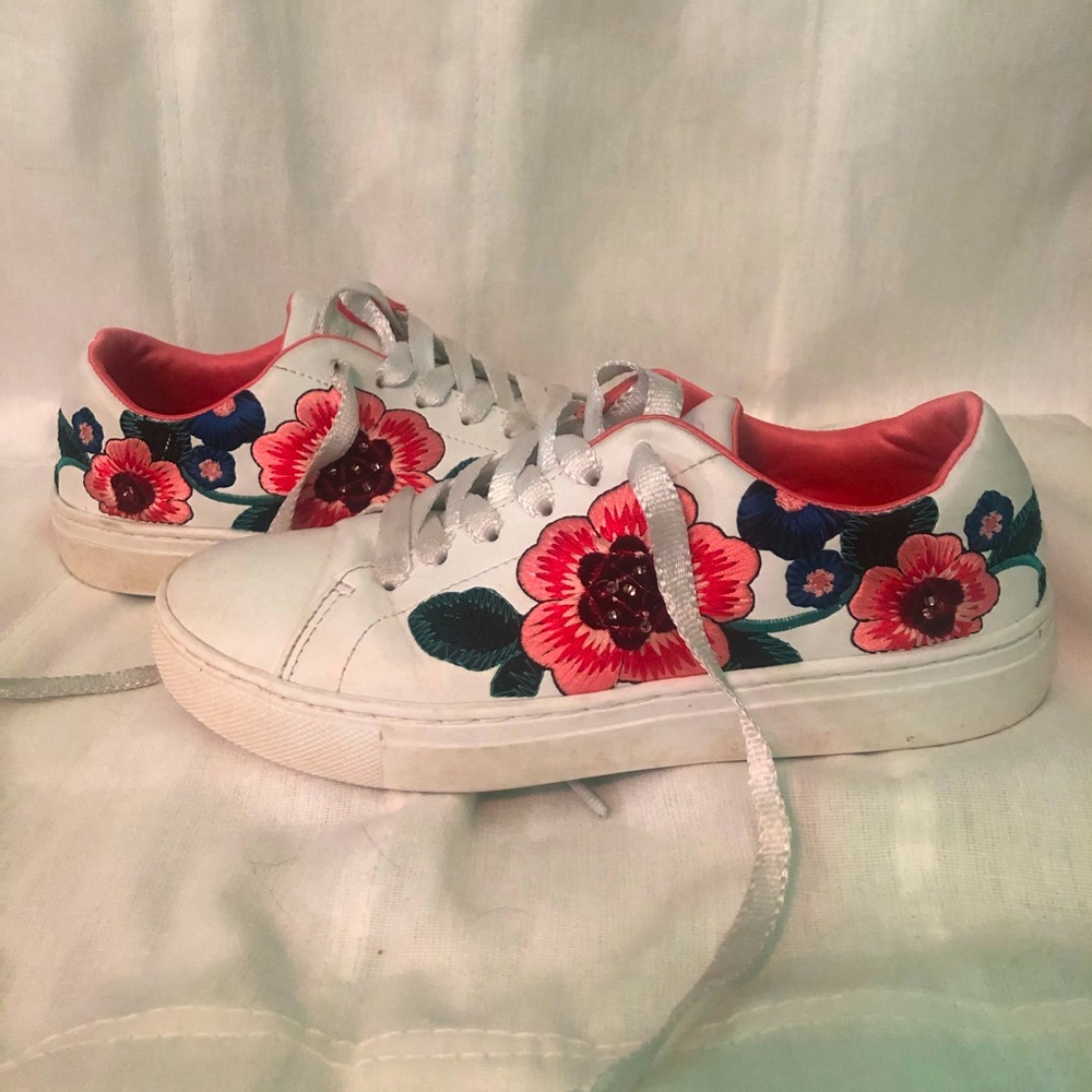 Women’s flower skechers